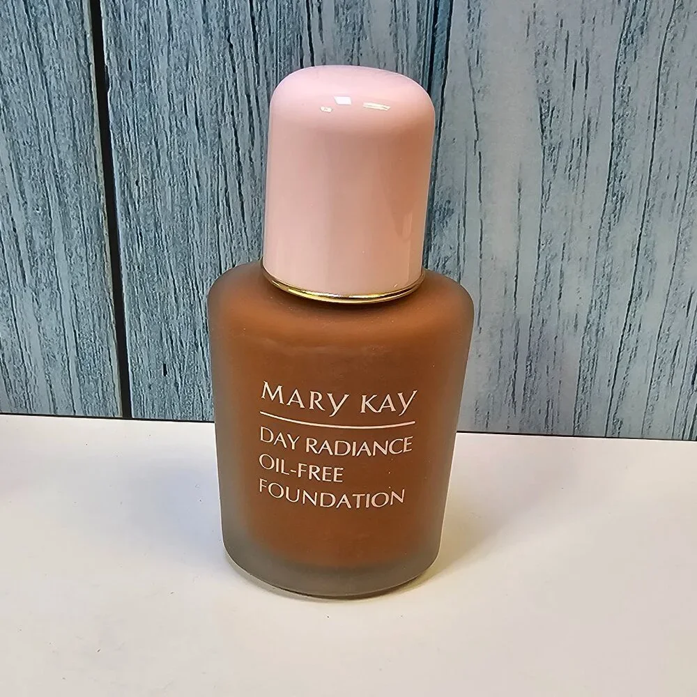 Mary Kay Day Radiance Oil-Free Foundation Mahogany Bronze #5796 - NIB  Old Stock